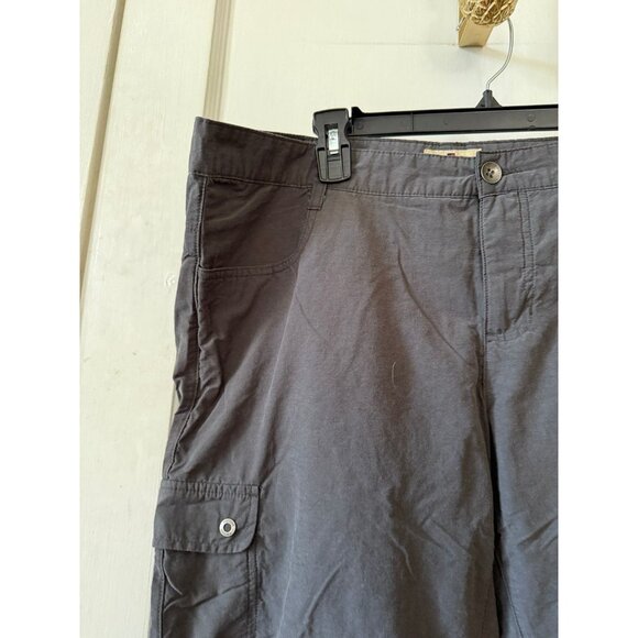 Woolrich woman’s size 12 grey Capri short pants - Picture 4 of 7